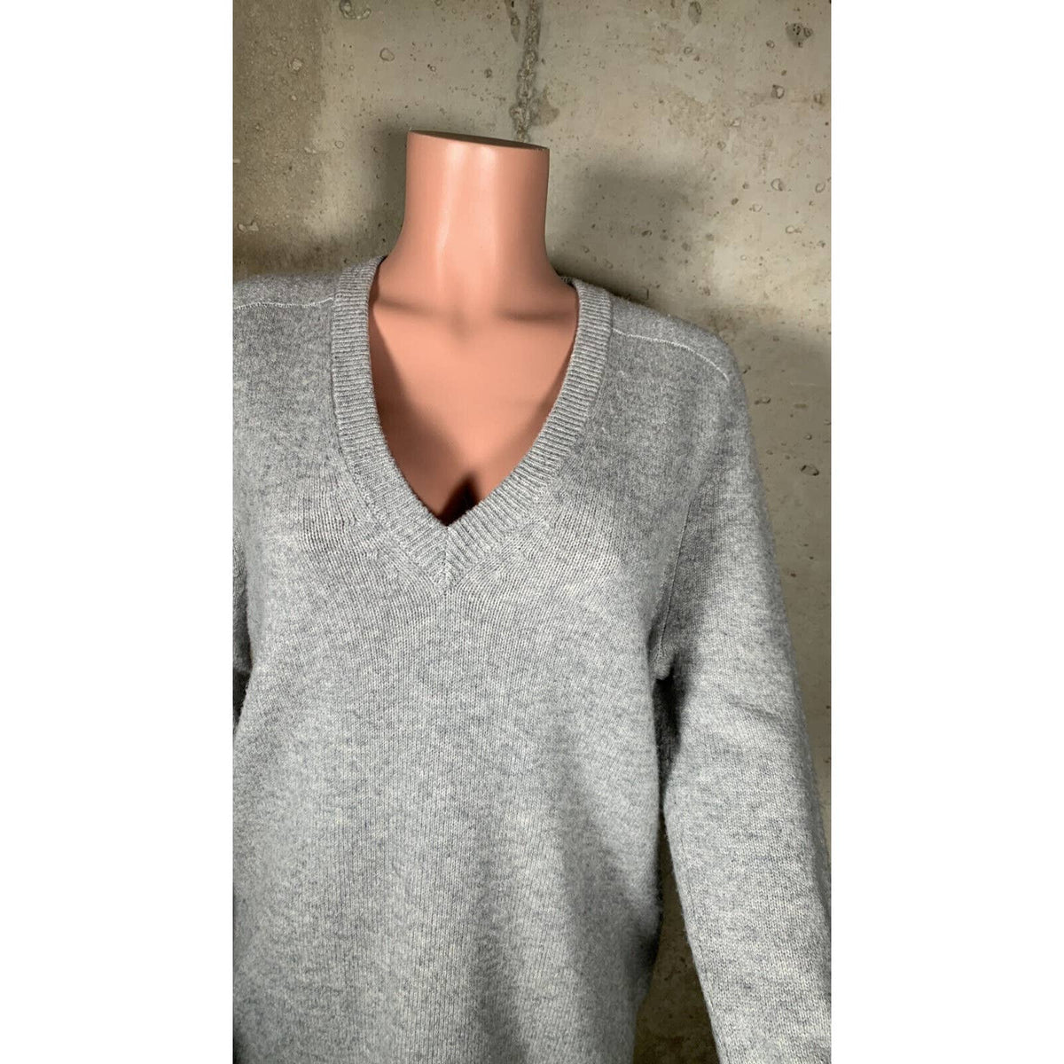Vince V-Neck Grey Cashmere and Wool Sweater Sz. Medium