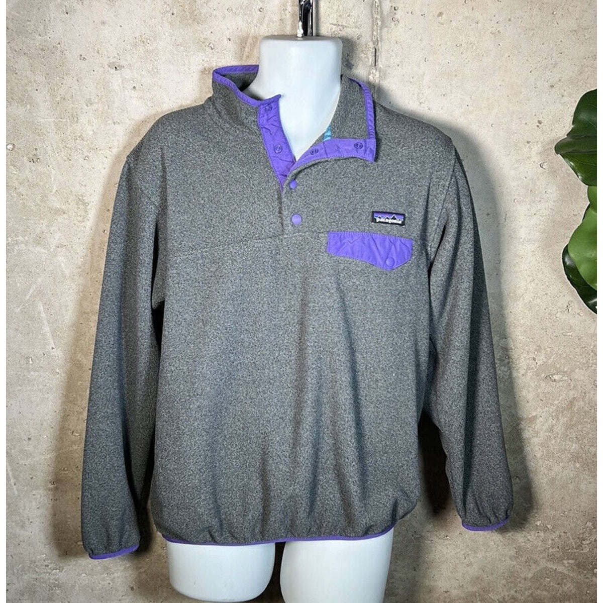 Patagonia Synchilla Women’s Grey and Purple Fleece Button Up Sz. Large