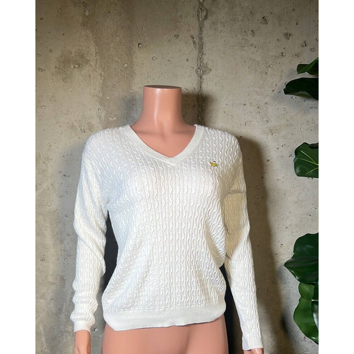 Magnolia Lane White V-Neck Sweater Sz. Small