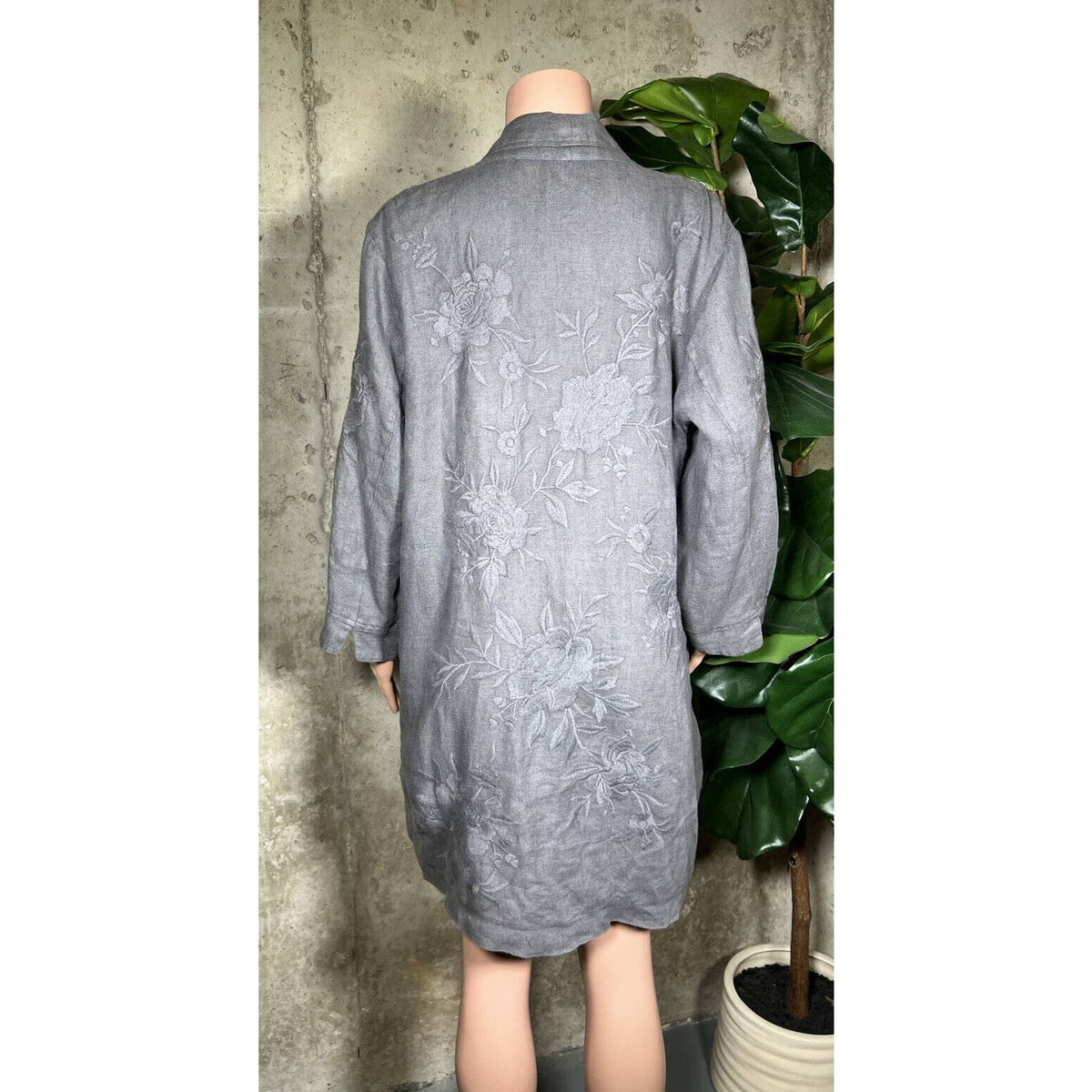 Johnny Was Grey Embroidered Open Front Cardigan Sz. Large