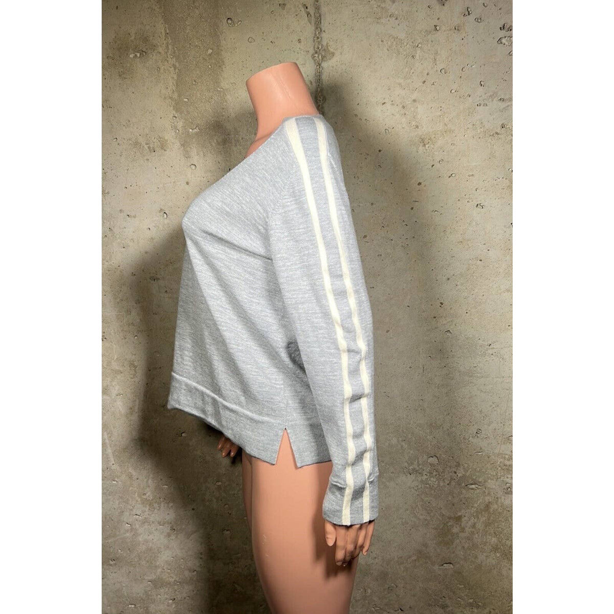 Akris Punto Grey V-Neck White Striped Sweater Sz.14