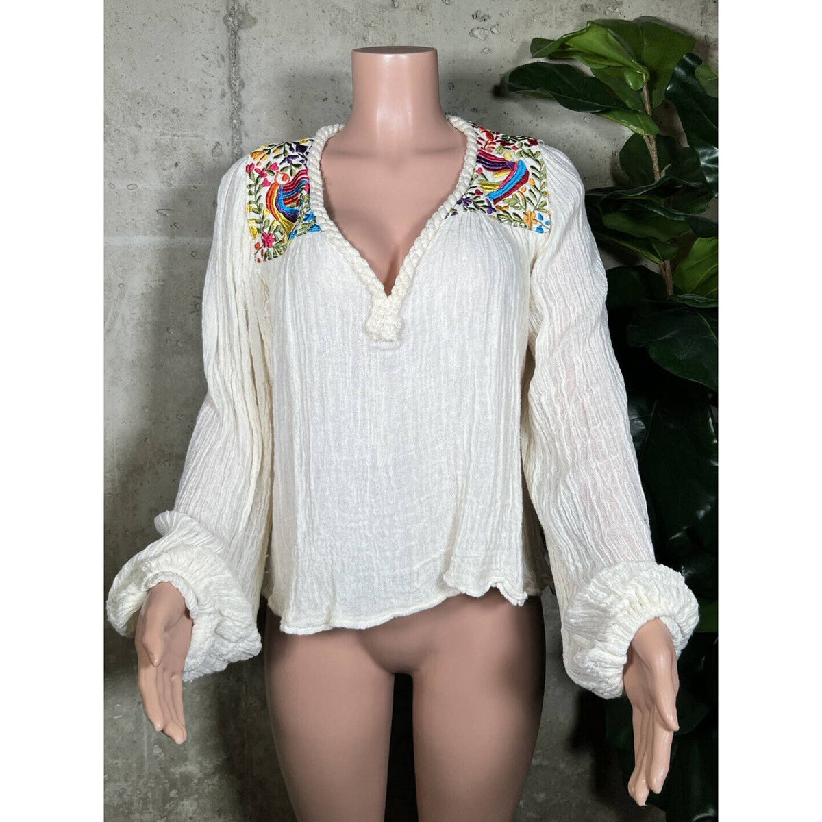 Jens Pirate Booty V-Neck Embroidered Blouse Sz.P/S