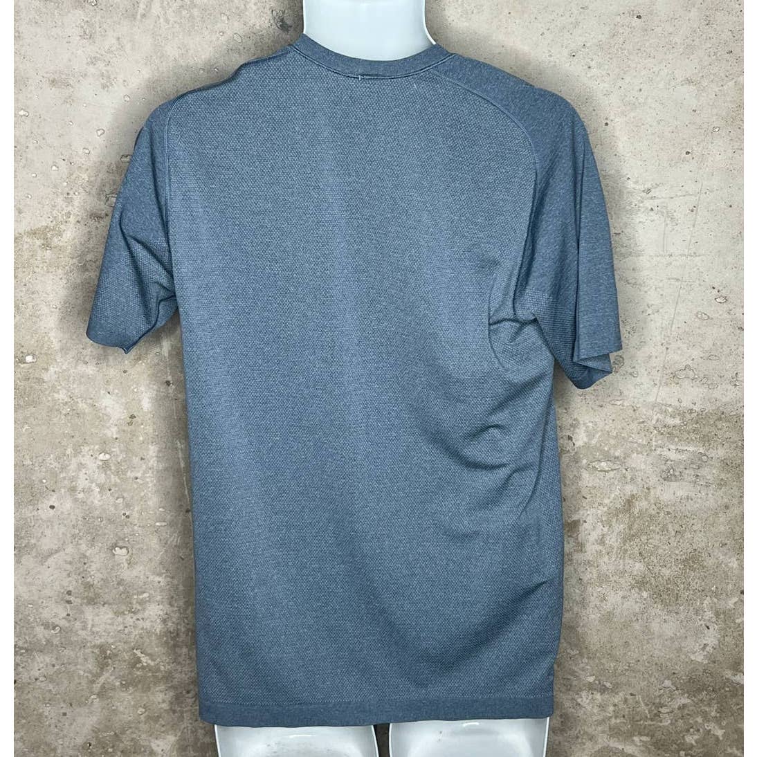 Lululemon Men’s Blue Shirt Sz. Medium