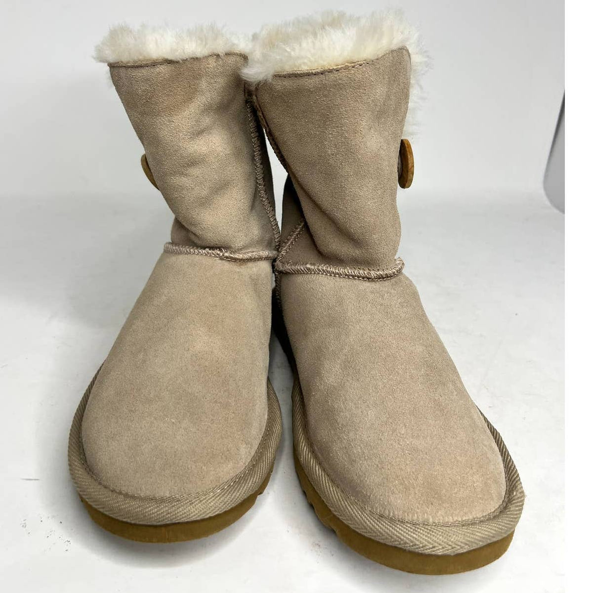 Ugg Bailey Button Sand Suede Boots Sz.6