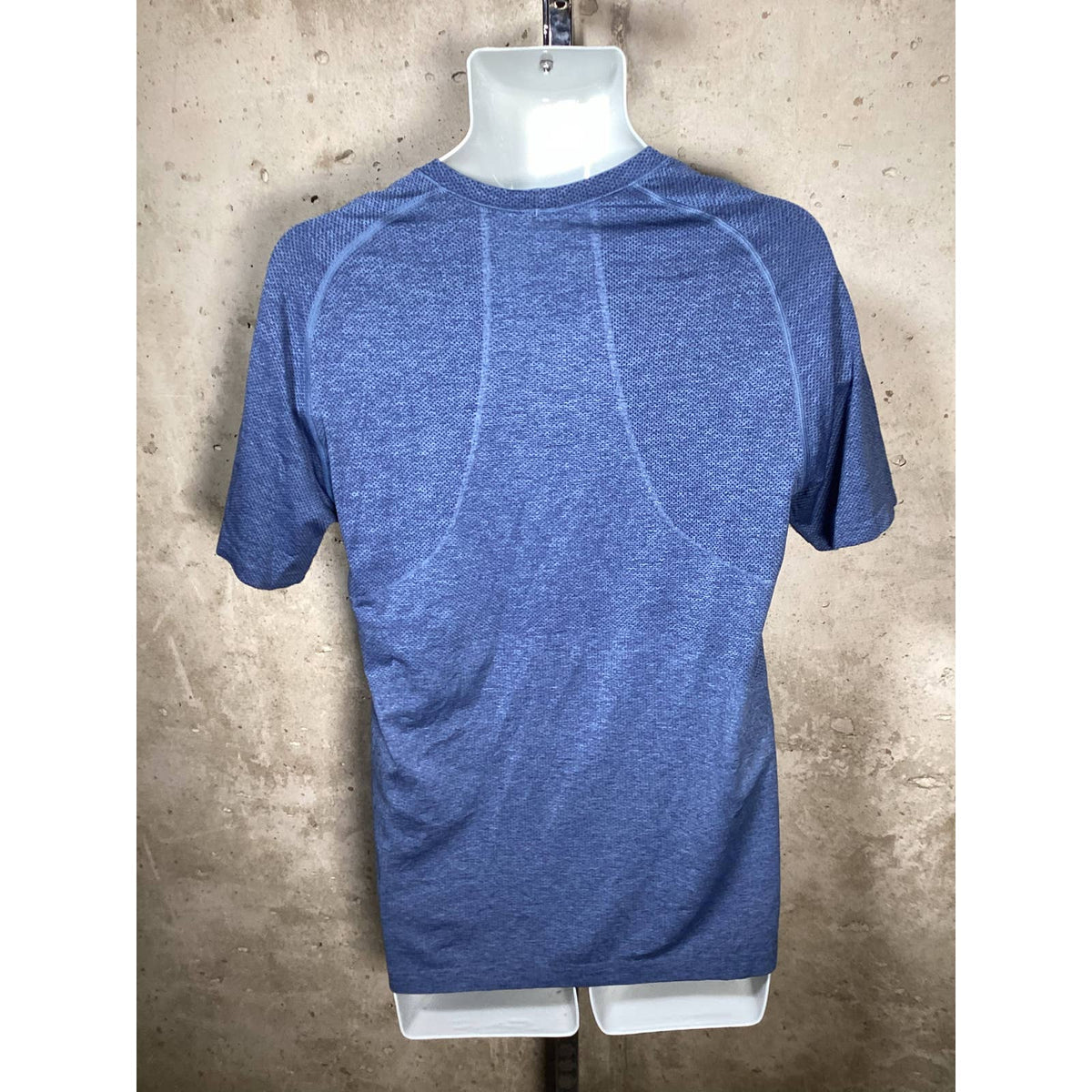 Lululemon Blue Metal Vent Blue T Shirt Sz. Medium