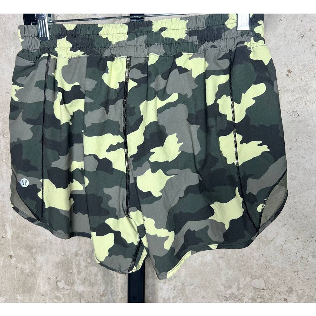 Lululemon Hotty Hot Low Rise 4&quot; Heritage 365 Camo Crispin Green Shorts Sz.8 Tall